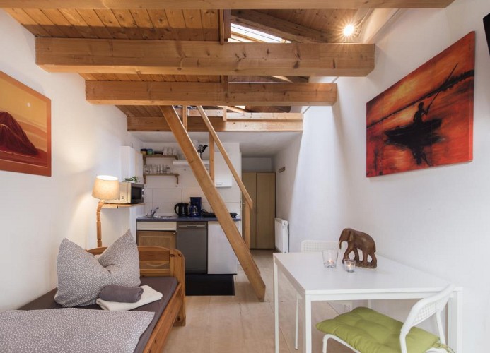 Eingangsbereich / Küche / Schlafzimmer