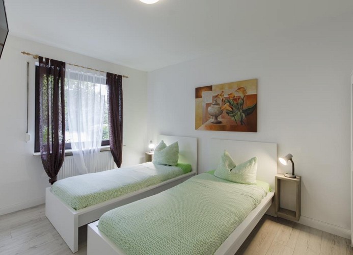 Schlafzimmer 1