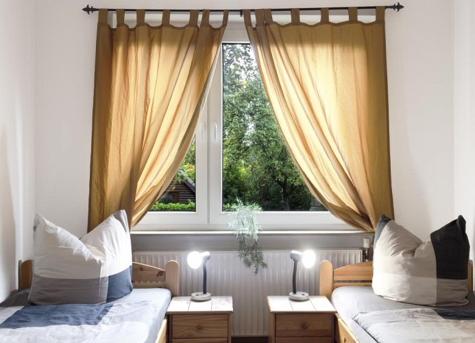 Schlafzimmer links