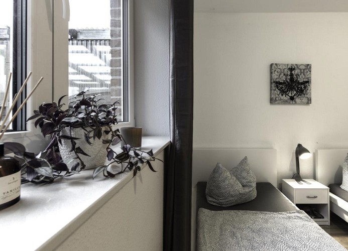 Schlafzimmer 1